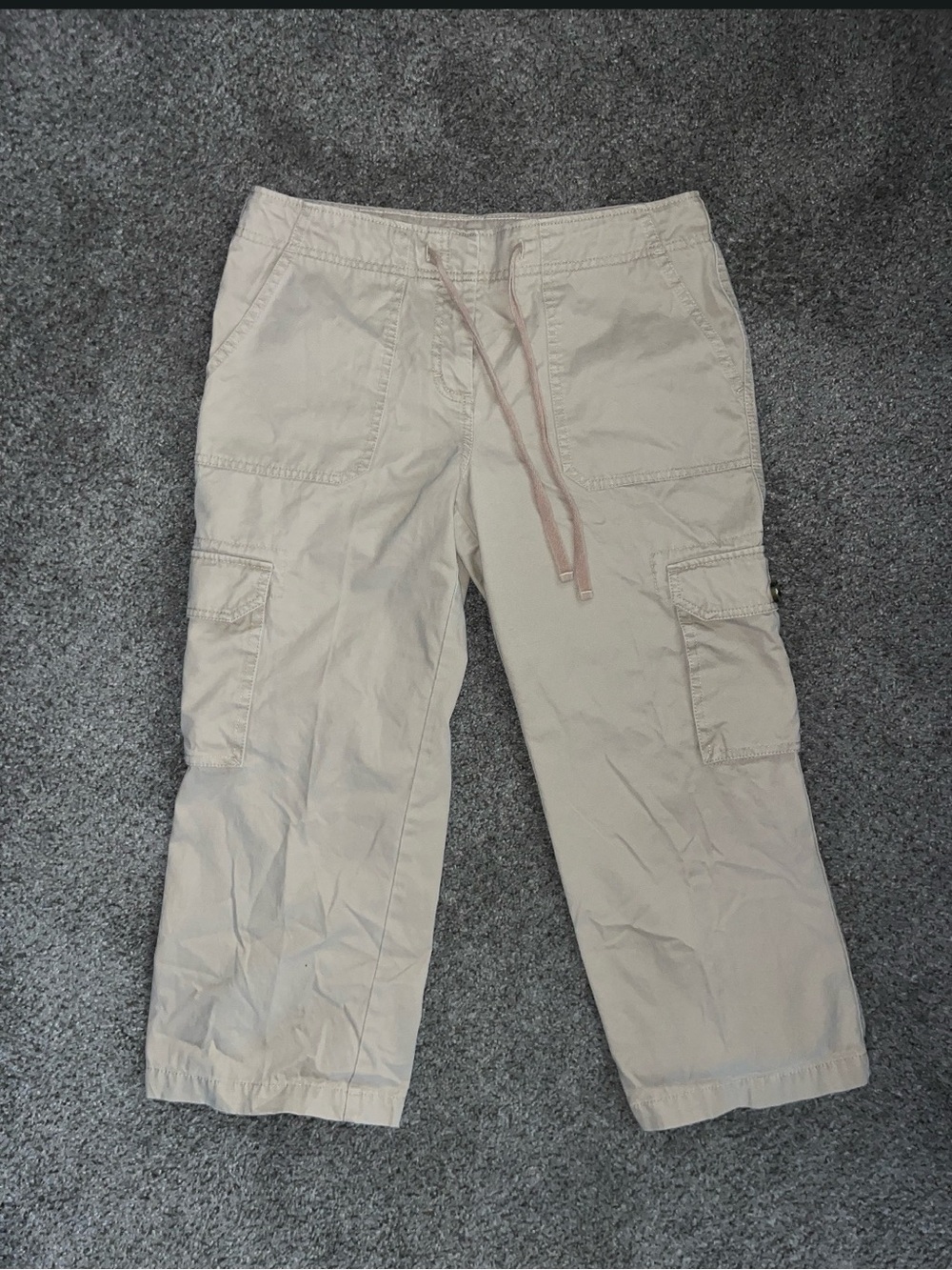 Cargo Capri Pants in Beige - Lightweight Comfort